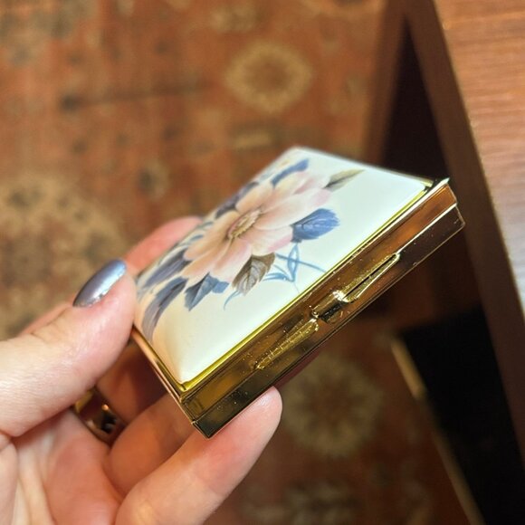 Vintage Gold-tone Floral Compact Mirror in Box Made in Japan 🇯🇵 - Picture 8 of 11